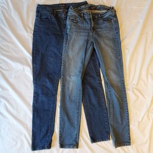 Bundle 2 pairs size 28 mid-rise skinny jeans